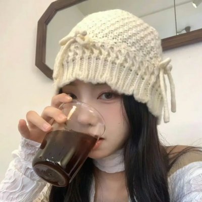 穿黄睡衣的女孩